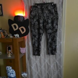 Attyre New York Black and White Flower Patterned Ankle Pants W/Rhinestones